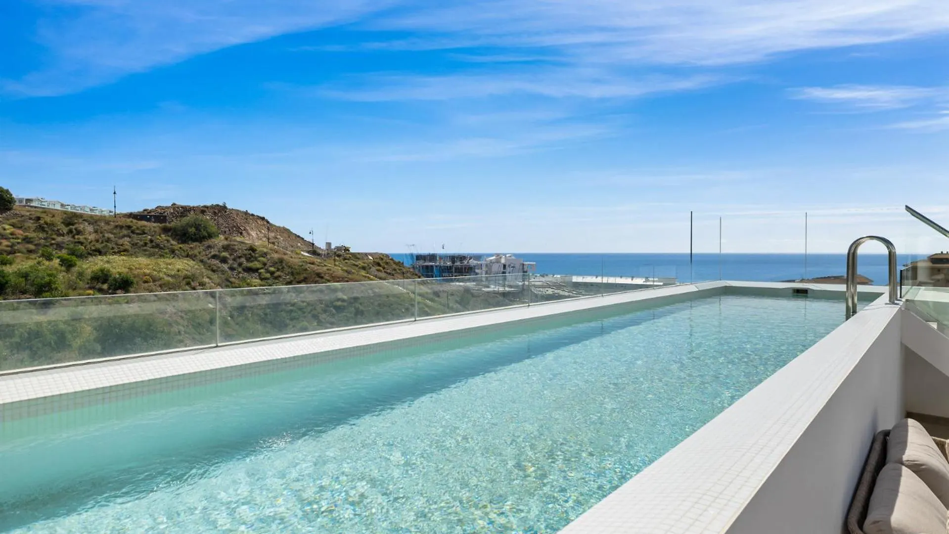 Vivi Homes - Diamond Pool, Gym, Terrace & Sea View Fuengirola Apartment