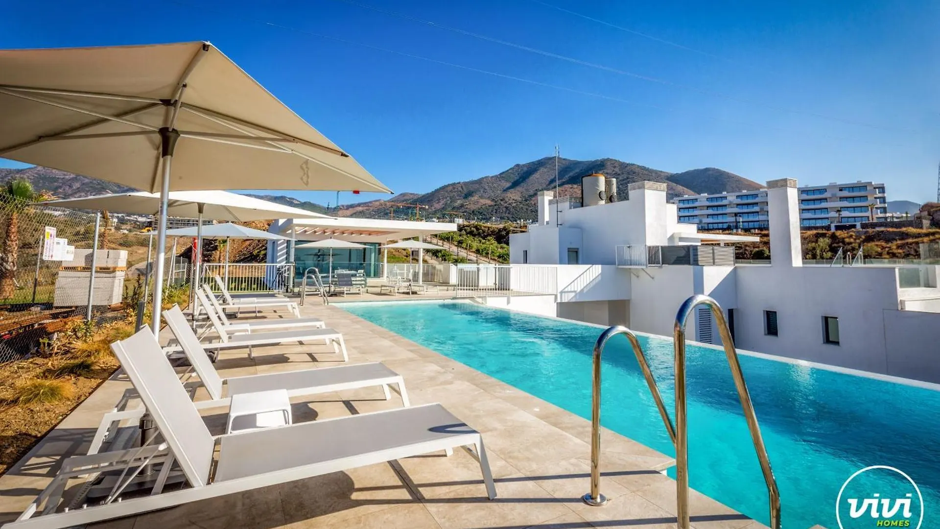 Vivi Homes - Diamond Pool, Gym, Terrace & Sea View Fuengirola Apartment